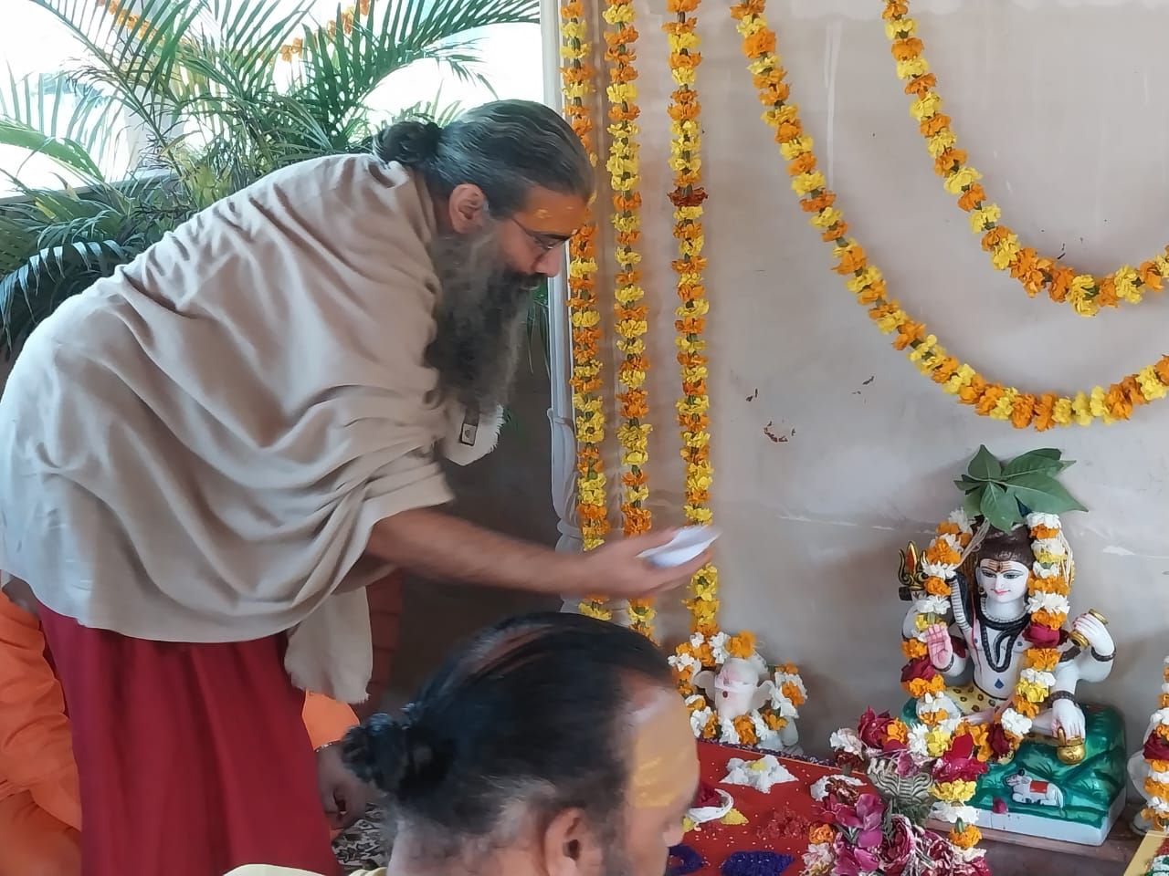 Pujya Swami Ji performing abhishekam