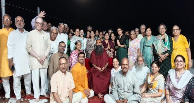 Swami Rambhadra Sharan Ji with practitioners at a Dhyan Sadhna Shivir